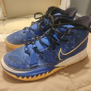 Nike Kyrie size 8 Men